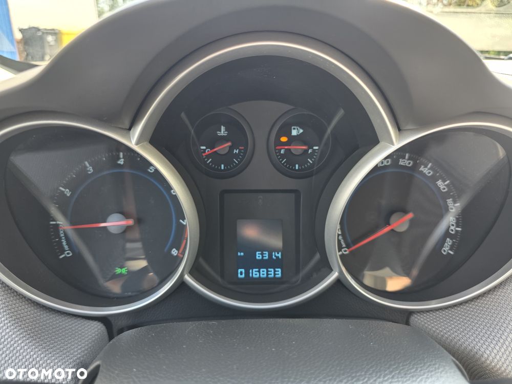 Chevrolet Cruze 1.6 LS - 4