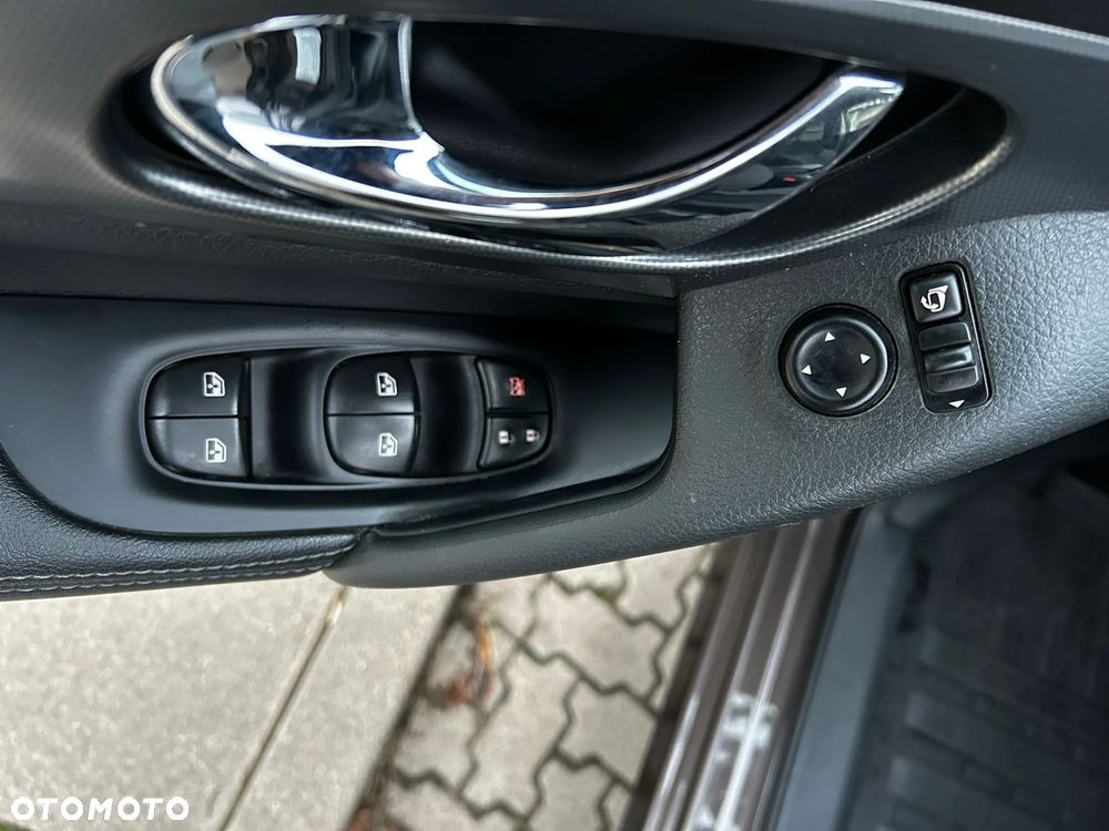 Nissan Qashqai 1.3 DIG-T TEKNA - 24