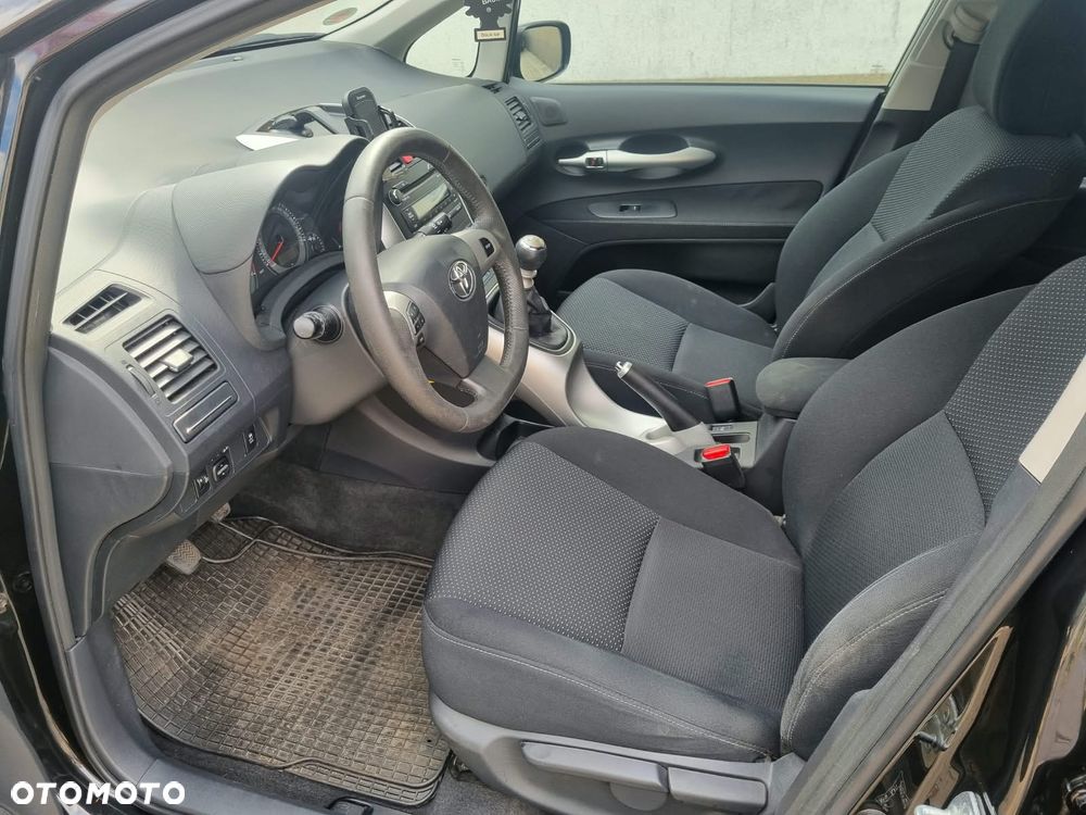 Toyota Auris 1.6 Premium + - 23