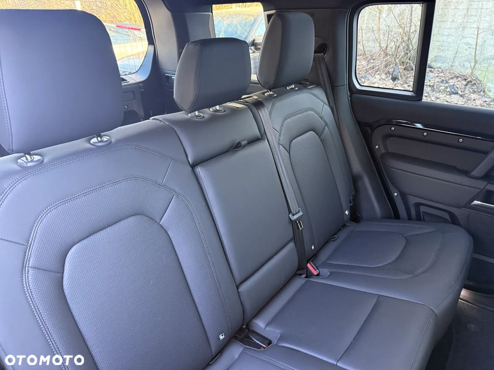Land Rover Defender 110 D250 S - 9