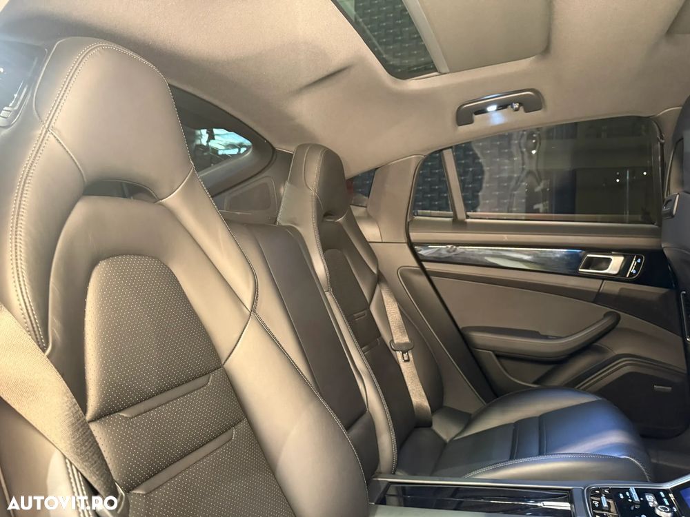 Porsche Panamera 4 - 28