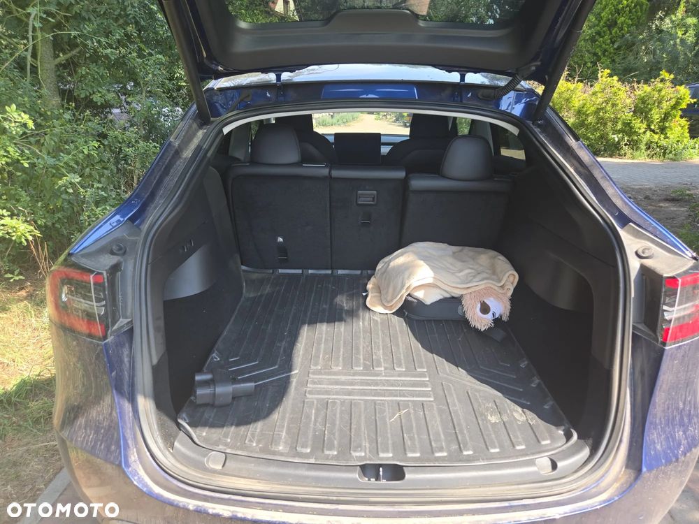 Tesla Model Y Long Range AWD - 12