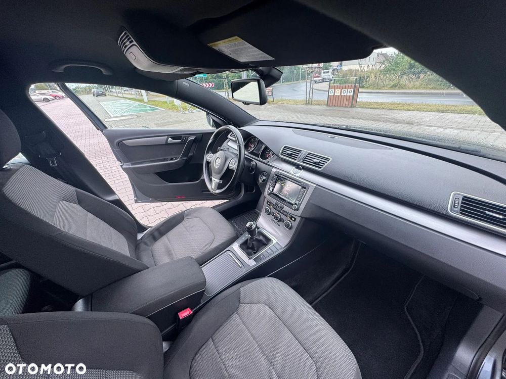 Volkswagen Passat - 37
