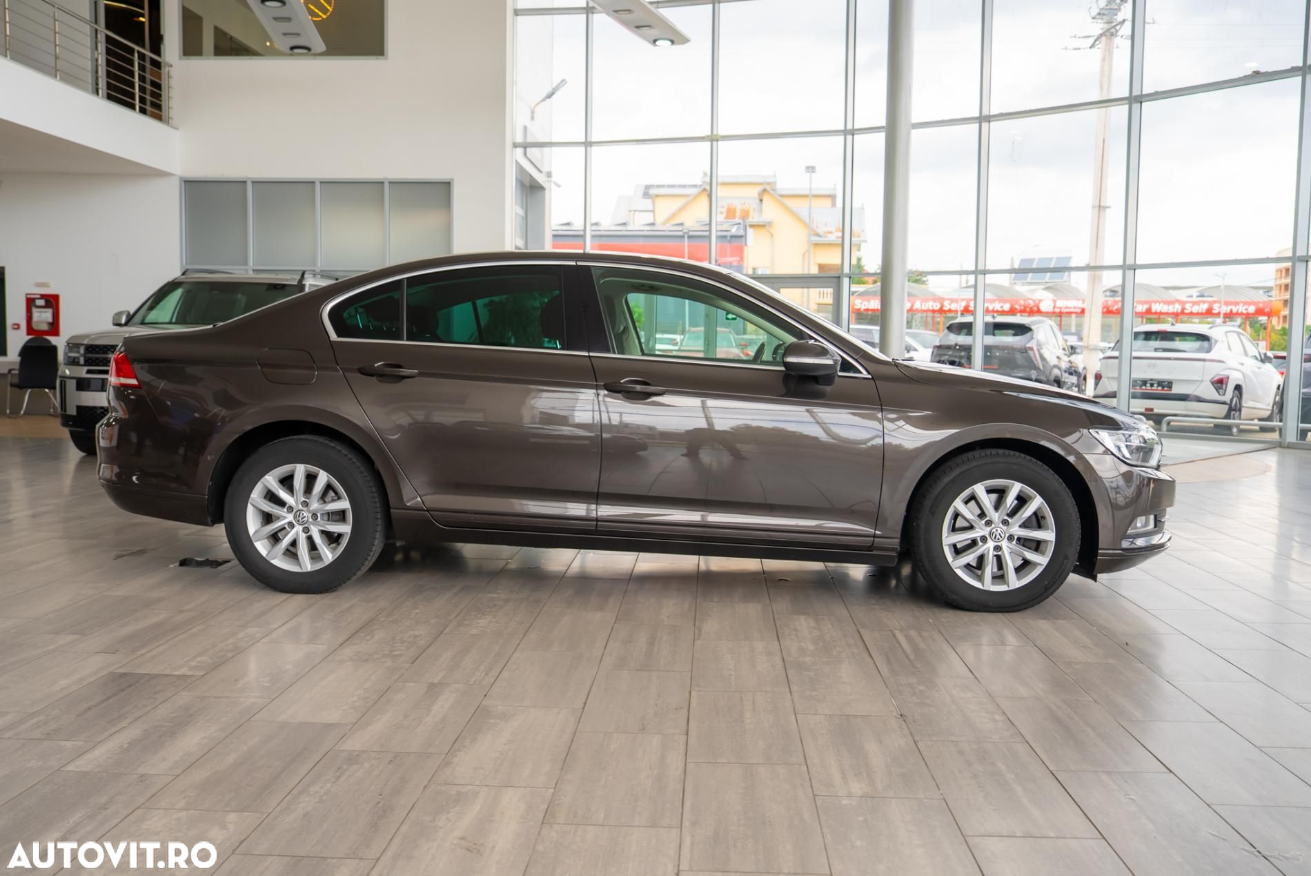 Volkswagen Passat - 8