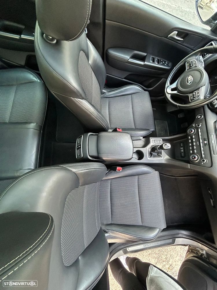 Kia Sportage 1.7 CRDI ISG Nav Line - 10