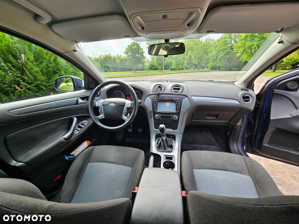 Ford Mondeo 2.0 Ambiente - 24