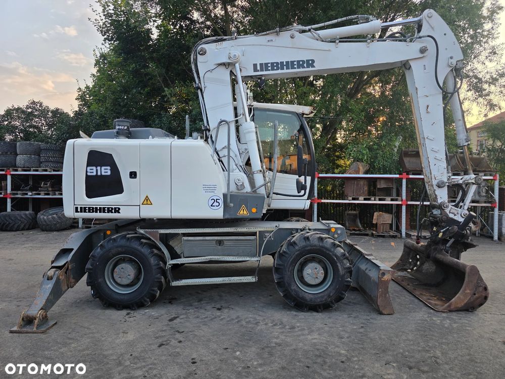 Liebherr A916 - 4
