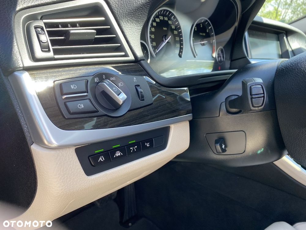 BMW Seria 5 530d xDrive Luxury Line - 17