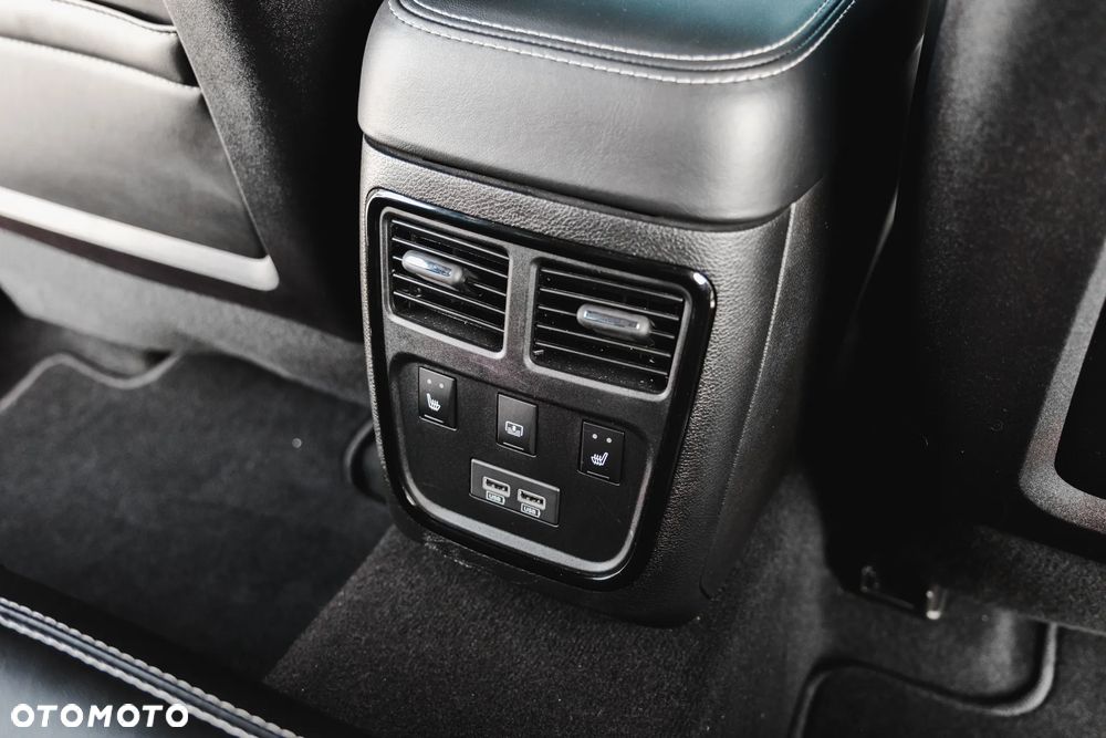 Chrysler 300s - 37