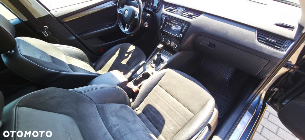 Skoda Octavia 2.0 TDI 4x4 DSG Scout - 27