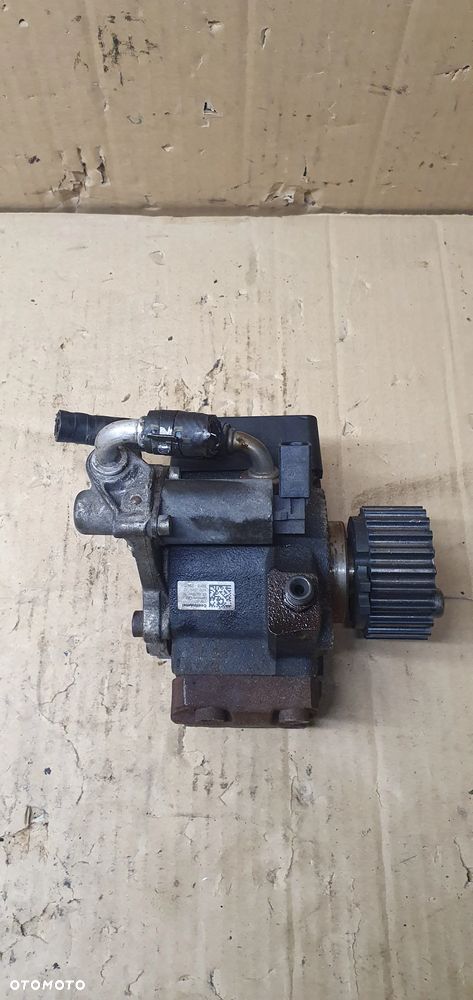 Pompa wtryskowa paliwa VW Passat B7 1.6 TDI 03L130755H - 3