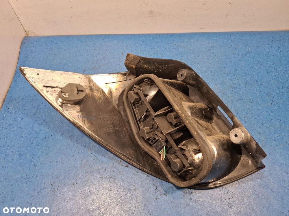 RENAULT LAGUNA II KOMBI LAMPA TYŁ PRAWA ZEWNĘTRZNA - 6