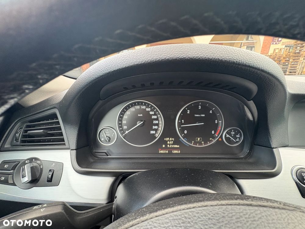 BMW Seria 5 530d Touring - 10