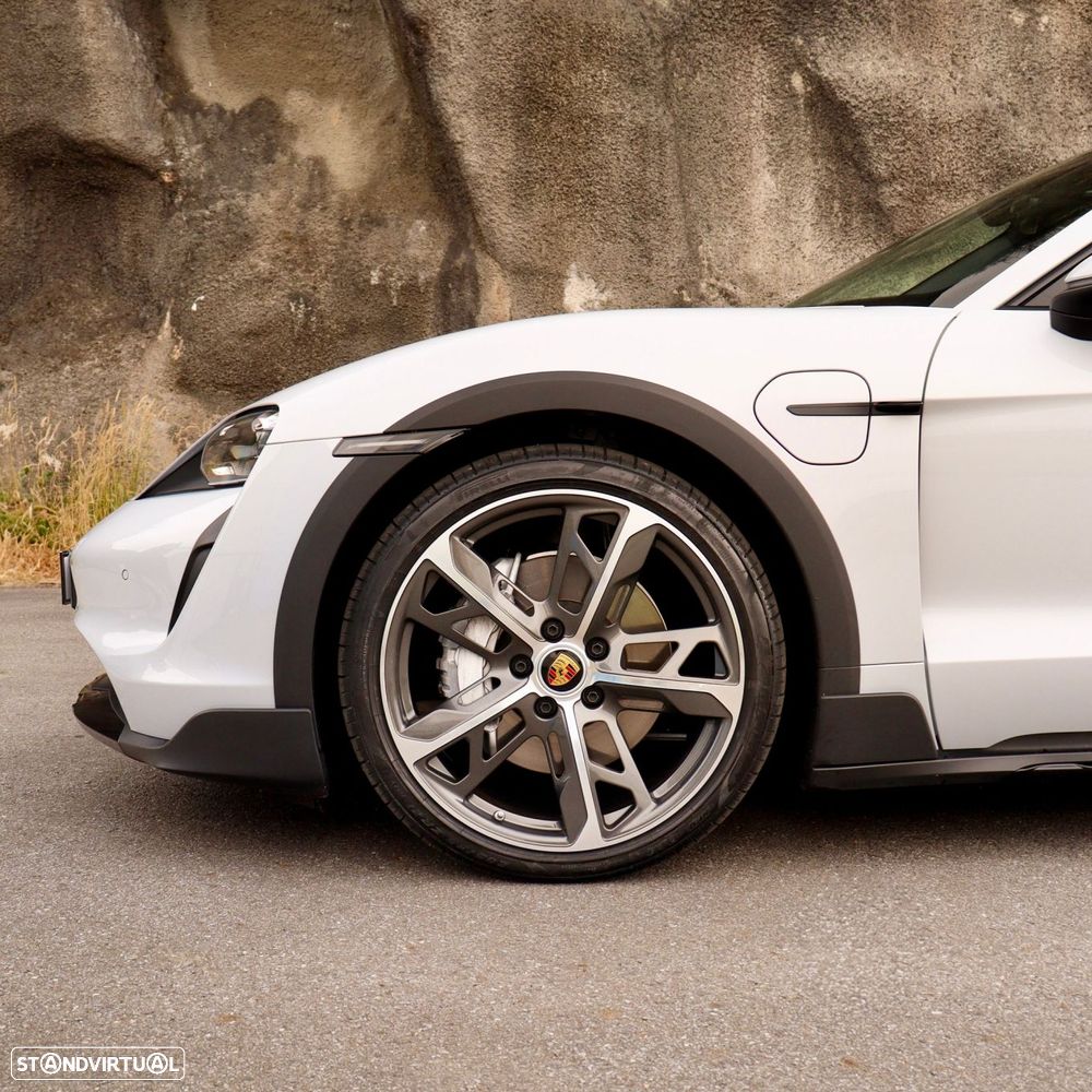 Porsche Taycan Cross Turismo 4 - 12