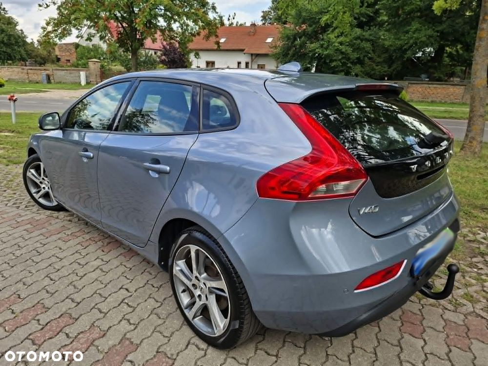Volvo V40 T2 Momentum - 14