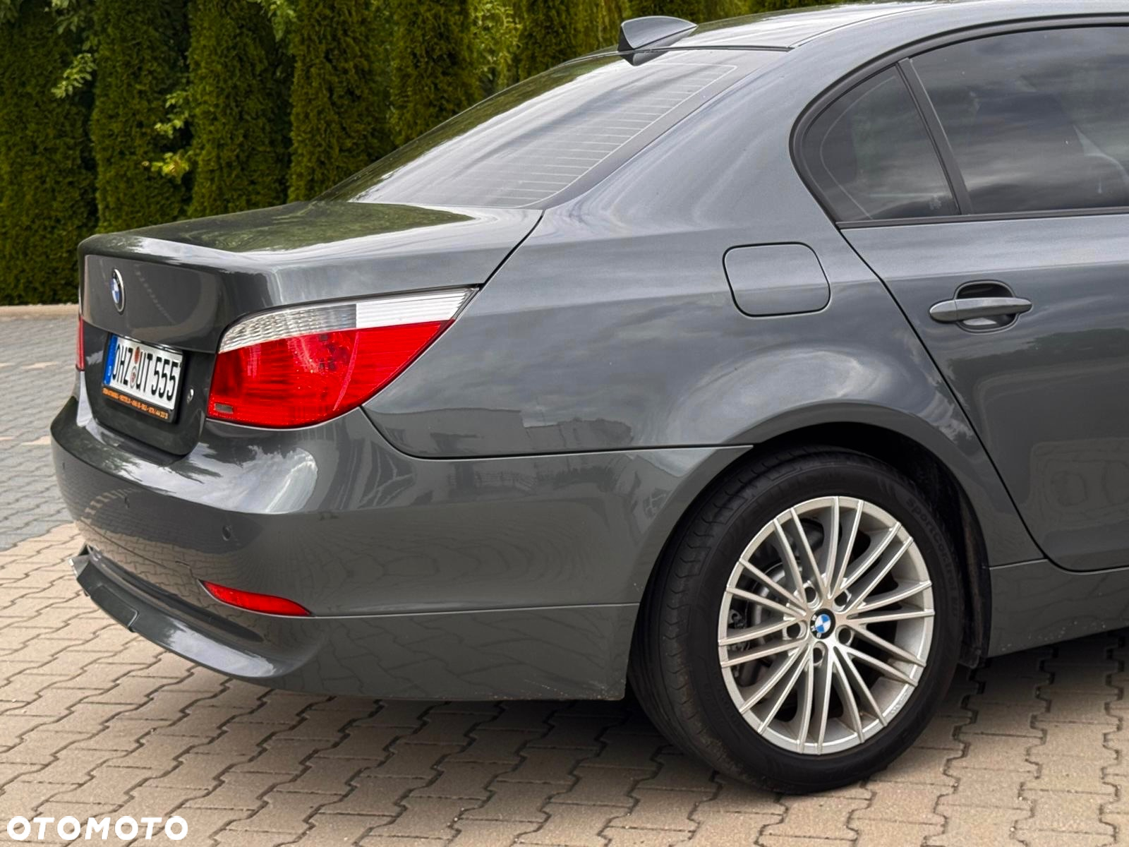 BMW Seria 5 545i - 26