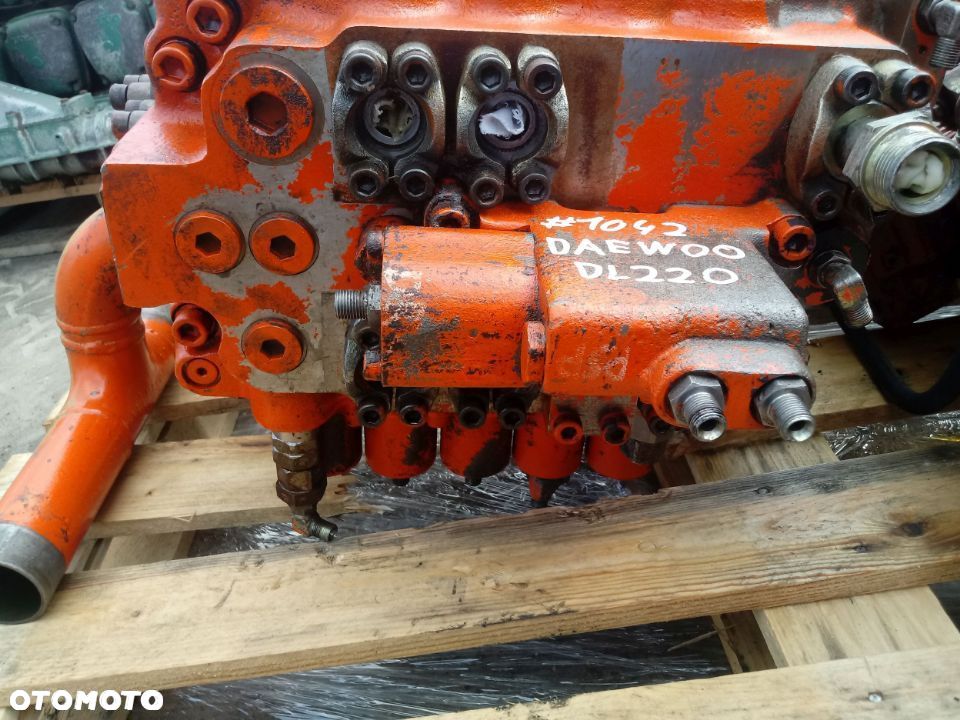 Rozdzielacz hydrauliczny Daewoo DL220 koparki Sekcja Zawór Doosan - 4