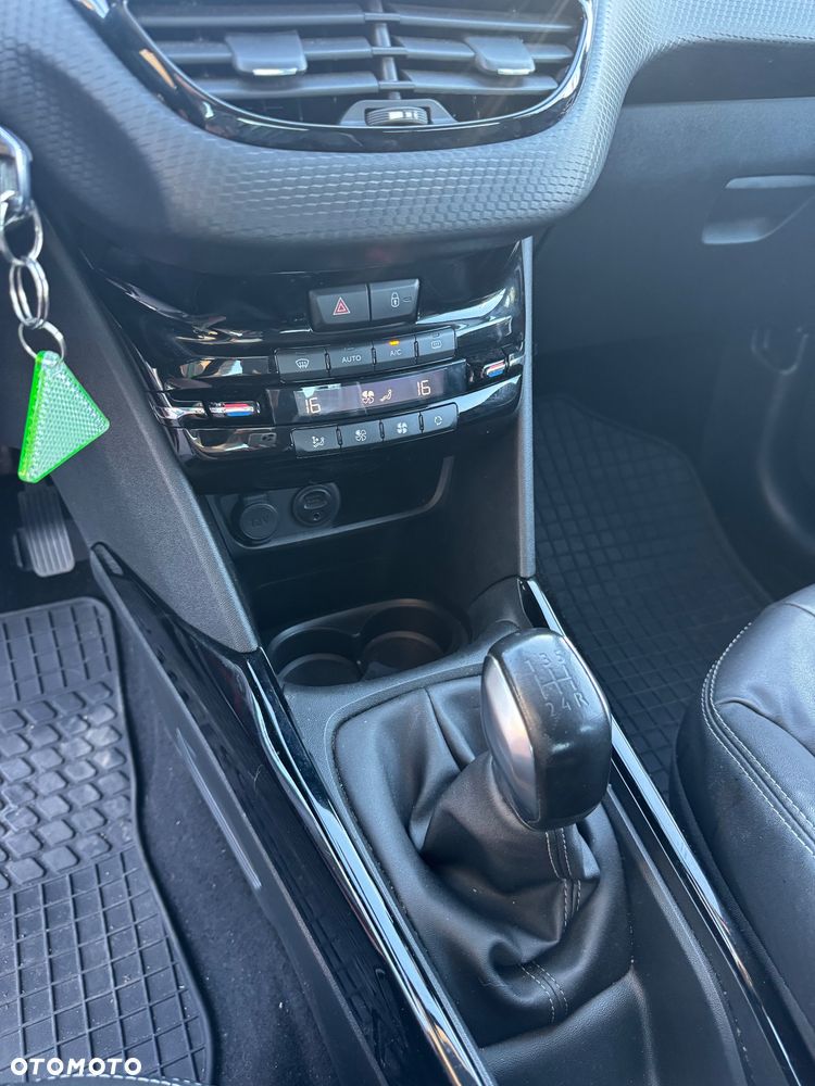 Peugeot 2008 PureTech 110 Style - 25