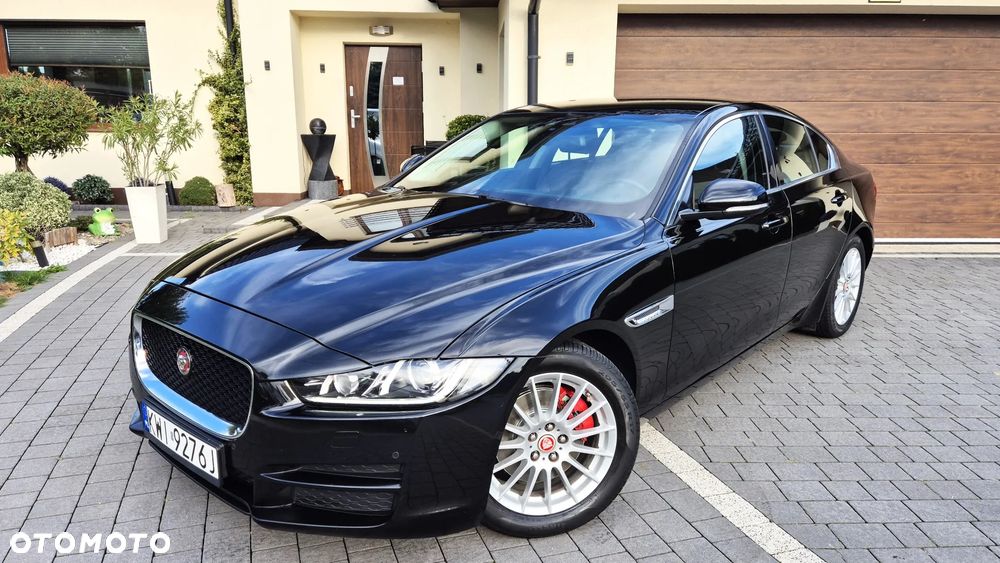 Jaguar XE 2.0 D Portfolio - 1