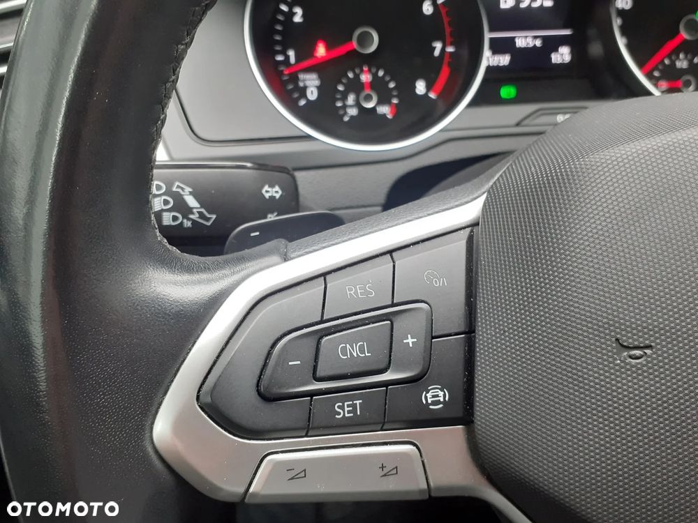 Volkswagen Passat - 12