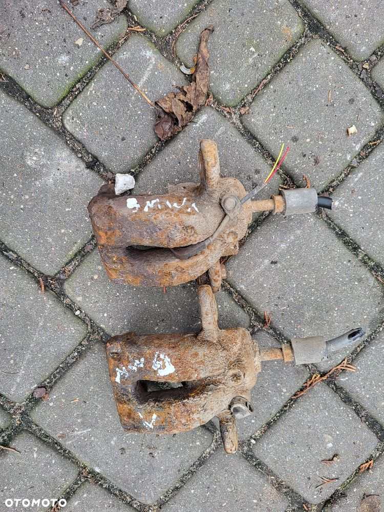 Zacisk tylny bmw e87 2010r 2.0benzyna