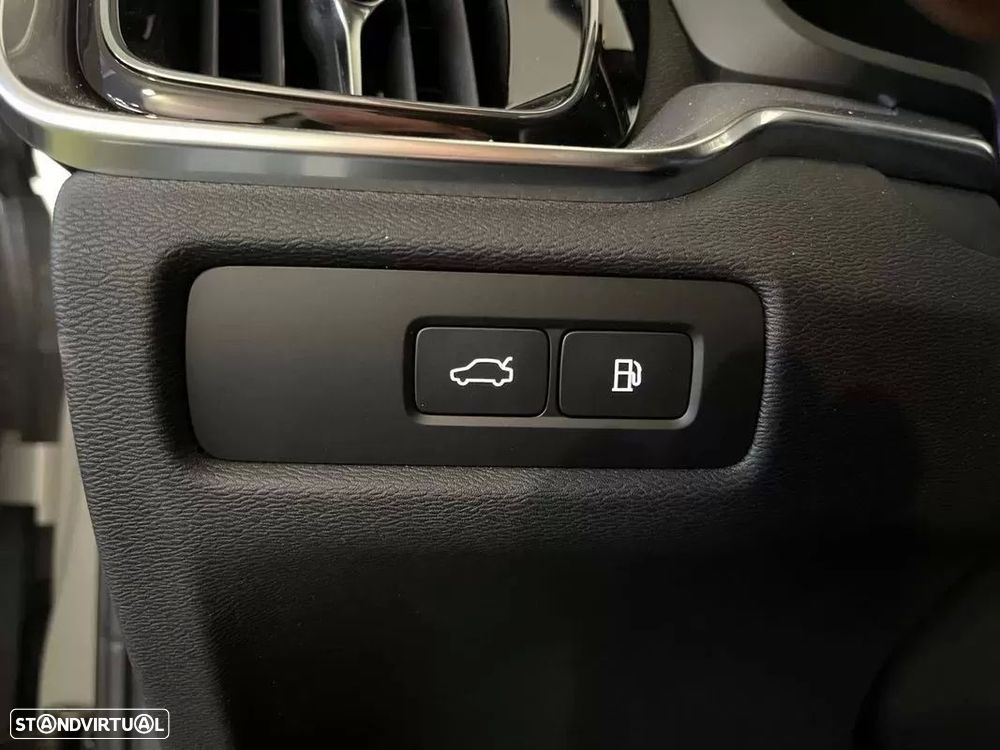 Volvo V60 2.0 T6 AWD TE Essential - 31