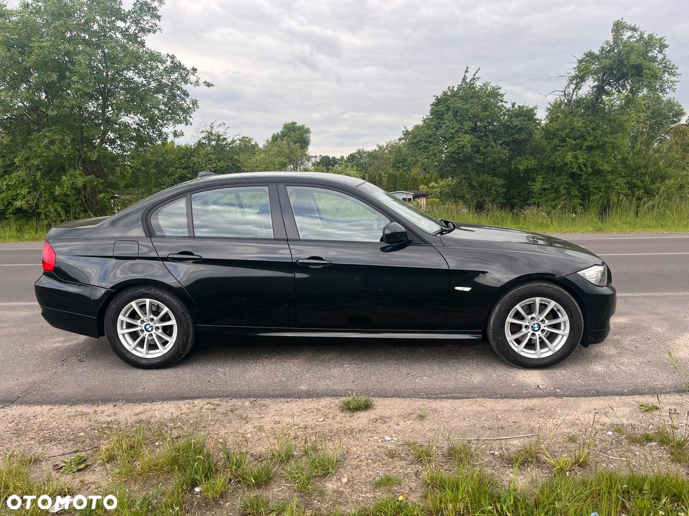 BMW Seria 3 318d - 26