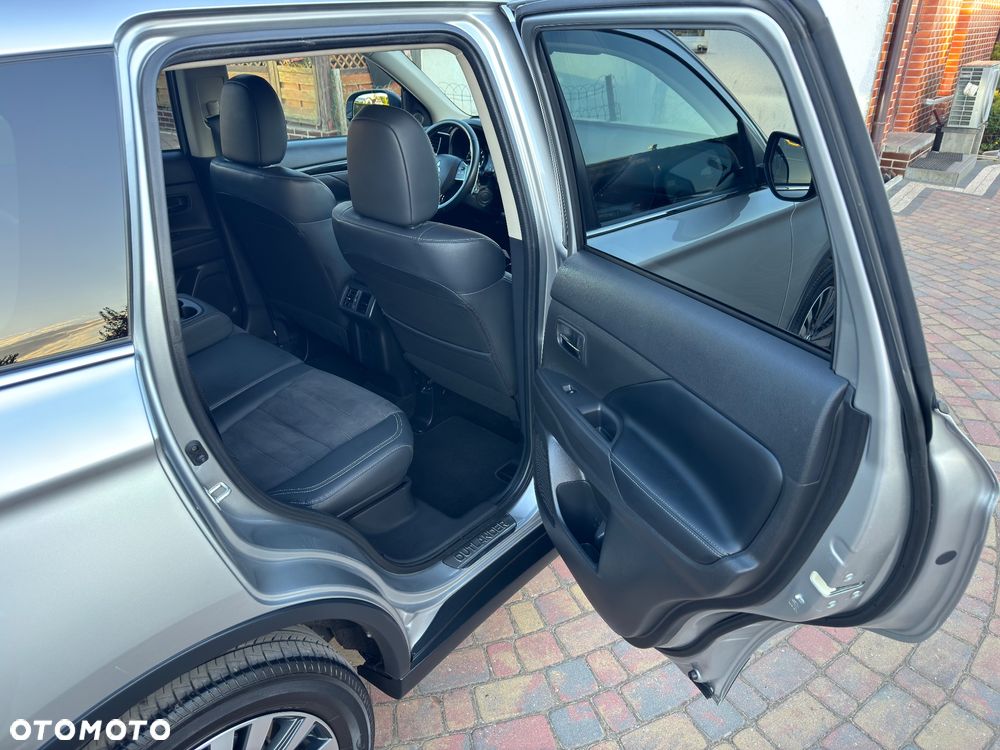 Mitsubishi Outlander - 24