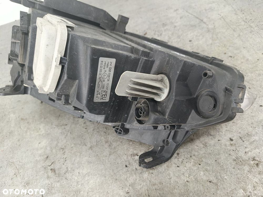 LAMPA PRZÓD PRAWA OPEL CORSA C 13237262 - 2
