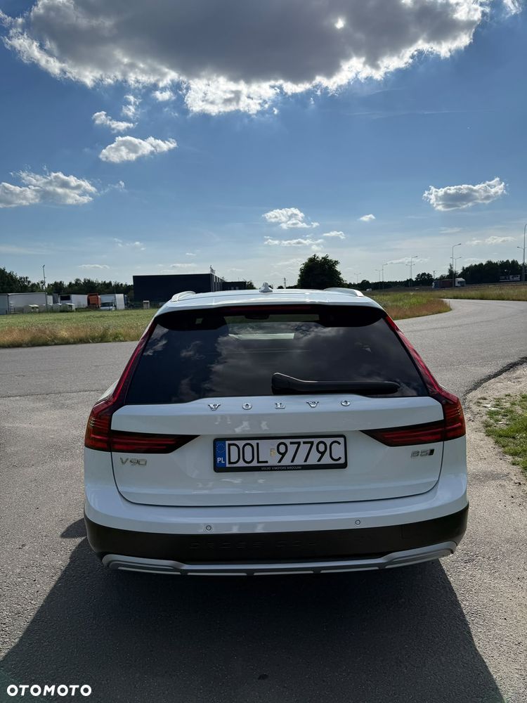 Volvo V90 Cross Country B5 D AWD Ultimate - 4