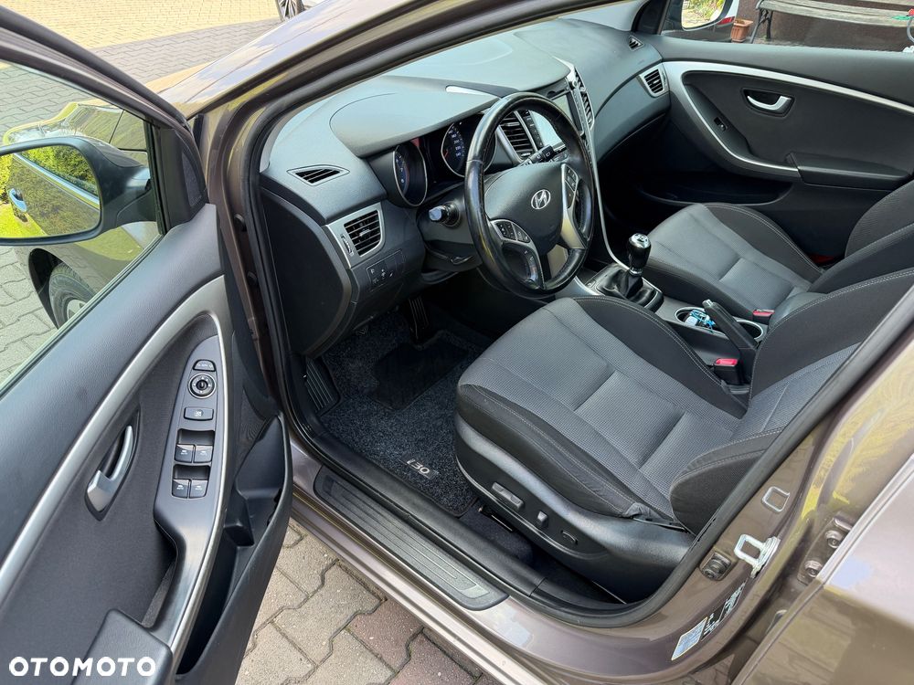 Hyundai i30 blue Kombi 1.4 YES Gold - 13