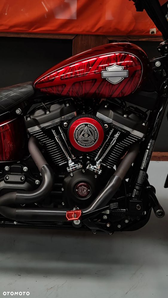 Harley-Davidson Softail Street Bob - 17