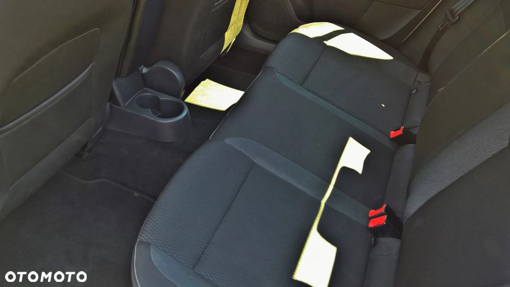 Skoda RAPID 1.2 Ambition Max - 33