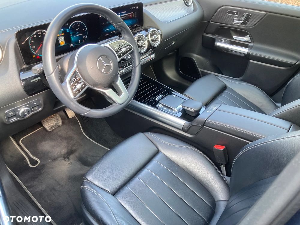 Mercedes-Benz GLA - 16