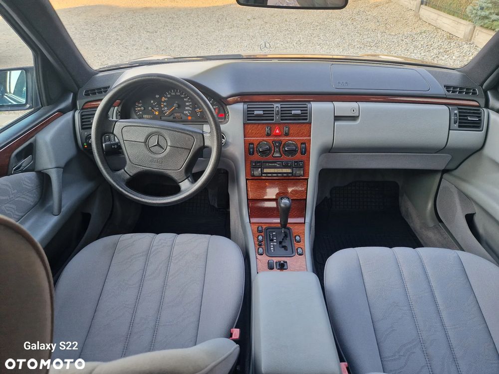 Mercedes-Benz Klasa E - 18