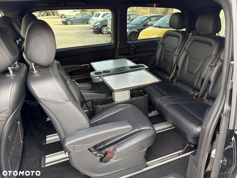 Mercedes-Benz Klasa V - 12