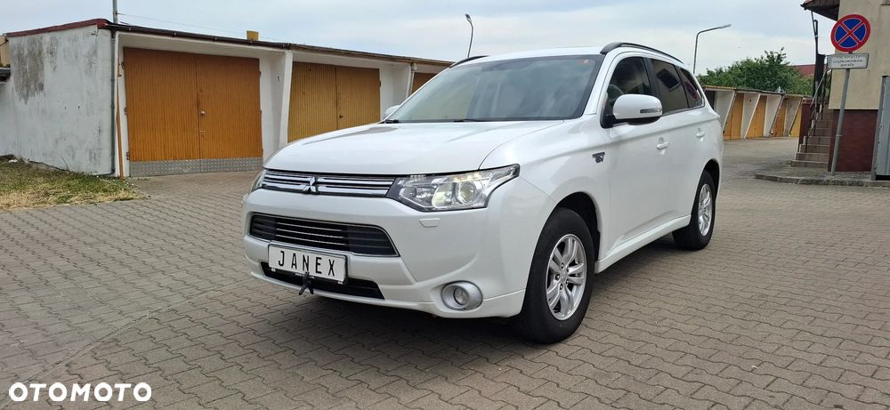 Mitsubishi Outlander Instyle NAVI + - 1