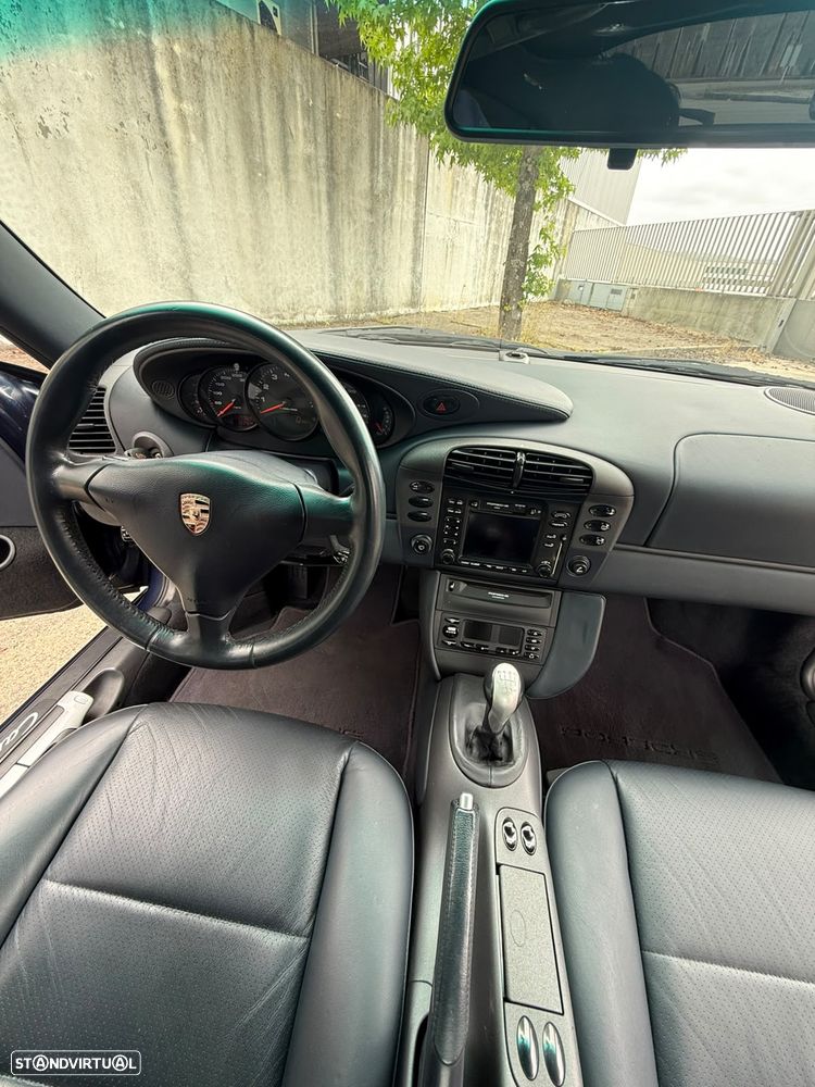 Porsche 911 (996) Carrera 4 Coupé - 17
