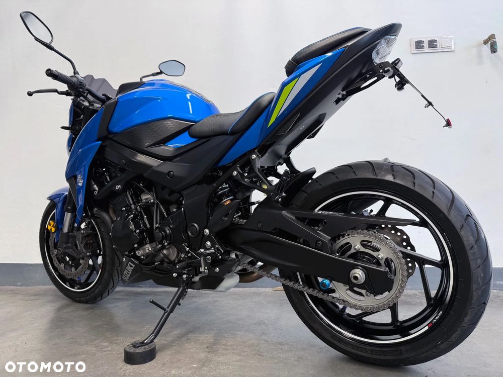 Suzuki GSX - 4