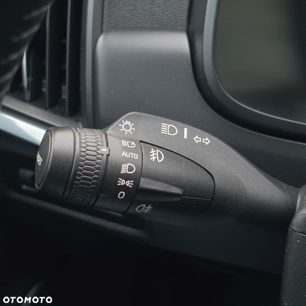 Volvo V90 D3 Momentum Pro - 34
