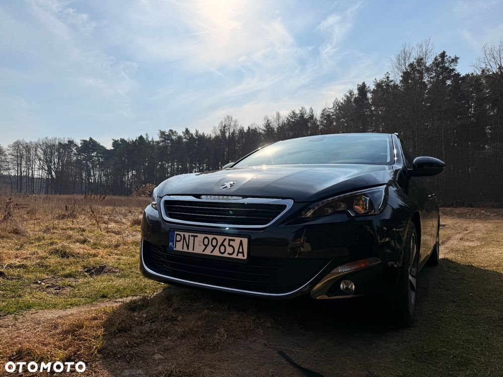 Peugeot 308 PureTech 130 GPF Stop & Start Allure Business-Paket - 32
