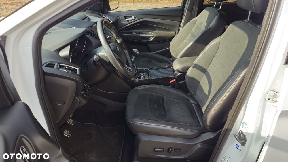 Ford Kuga 1.5 EcoBoost 2x4 ST-Line - 14