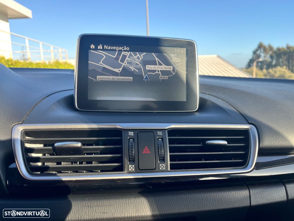Mazda 3 Hatchback SKYACTIV-D 105 Center-Line - 12