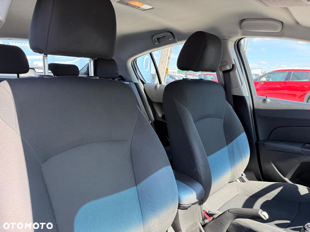 Chevrolet Cruze 1.6 LS - 17