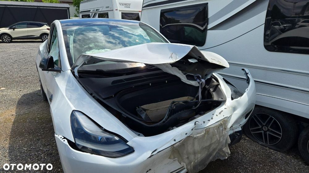 Tesla Model Y - 4