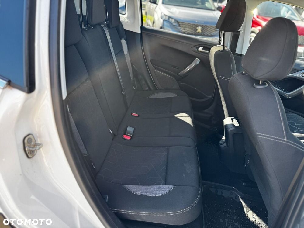 Peugeot 2008 1.2 Pure Tech Allure S&S EAT6 - 17