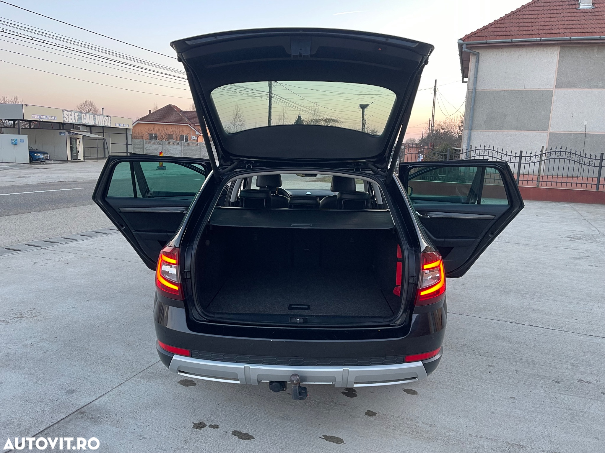Skoda Octavia 2.0 TDI 4x4 DSG Scout - 26