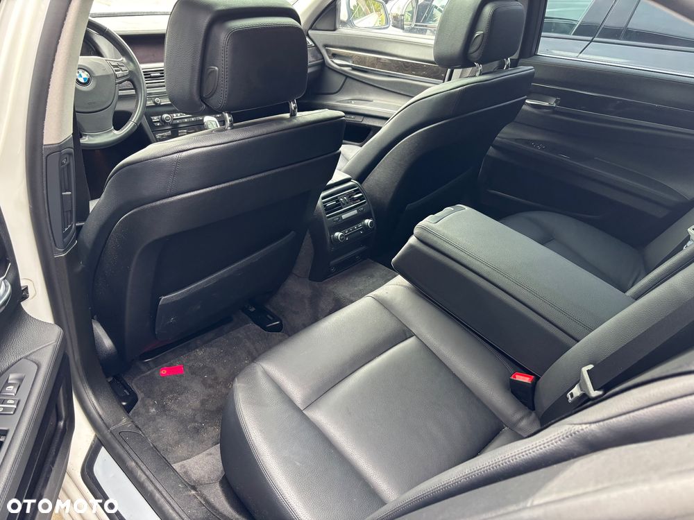 BMW Seria 7 750i - 5
