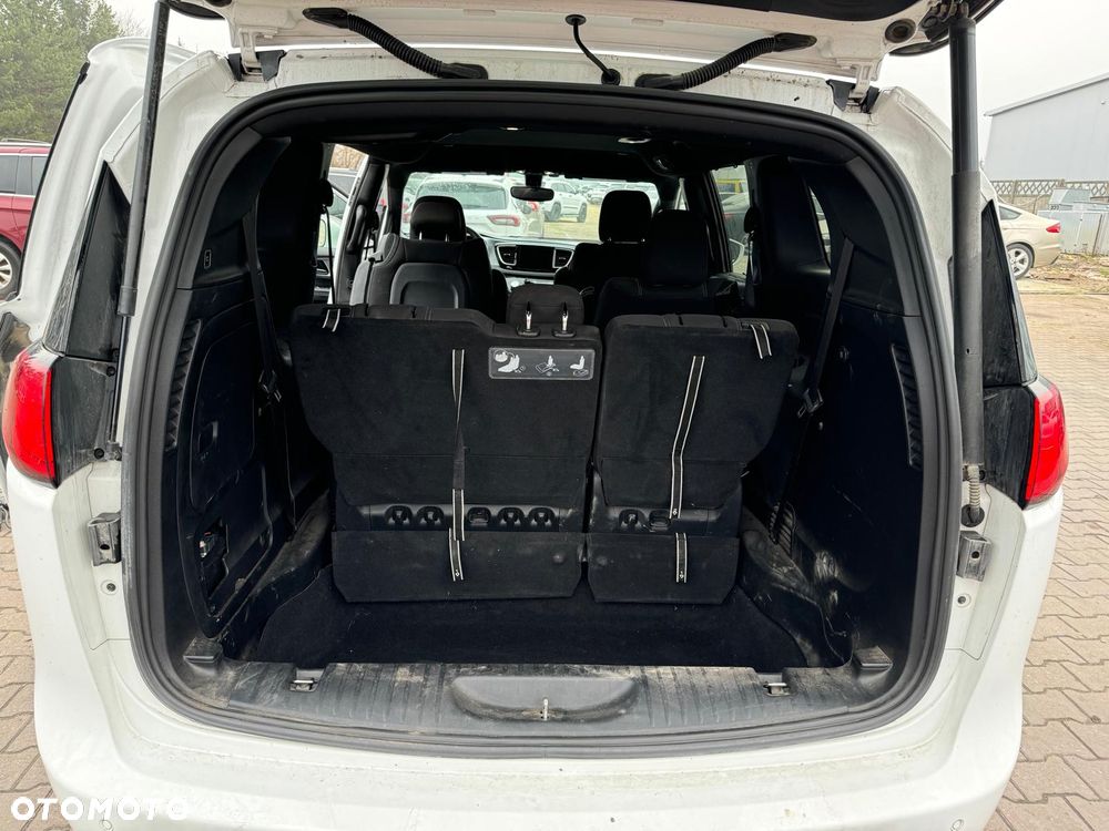 Chrysler Pacifica - 22