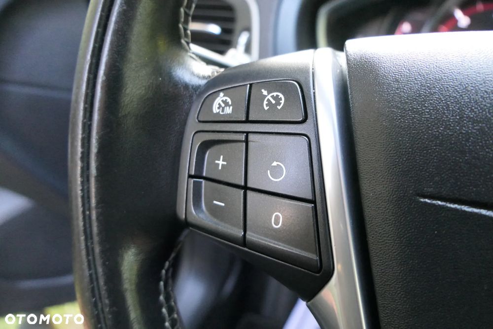 Volvo V40 D3 Geartronic RDesign - 28